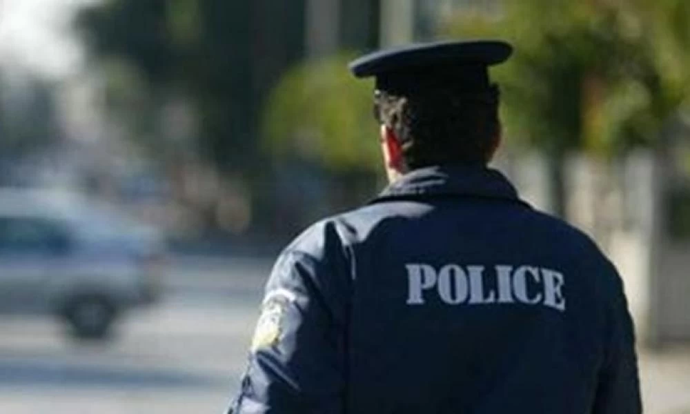 Φθιώτιδα: Αστυνομικός πυροβόλησε από τη βεράντα γιατί τσακώθηκε με 19χρονους